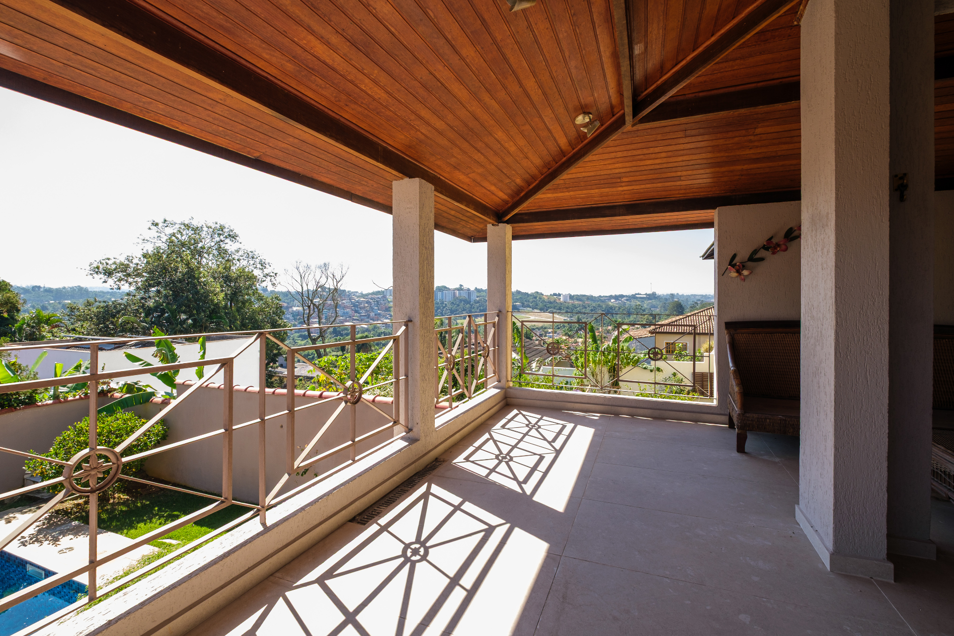 Varanda coberta com vista panorâmica